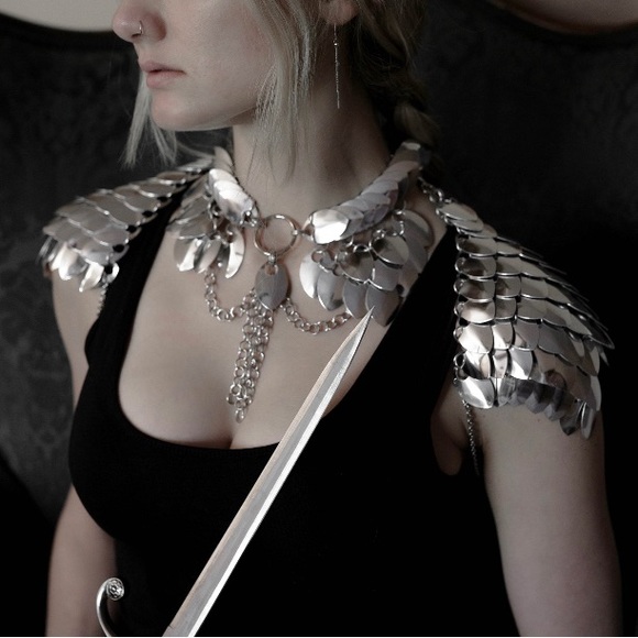 Chainmaille Jewelry Armor Set (Green, not Silver!) - Picture 2 of 4